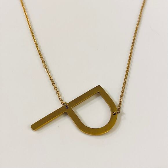 Diagonal P Gold Initial Necklace - Picture 1 of 1
